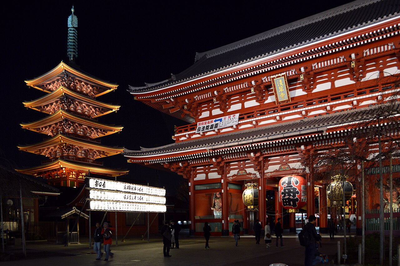 Sensō-ji’s illuminated pagoda and Hōzōmon gate at night in Asakusa, Tokyo